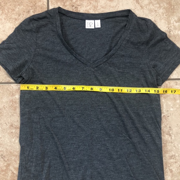 4️⃣ bp v-Neck Tee NEW charcoal - Picture 2 of 7